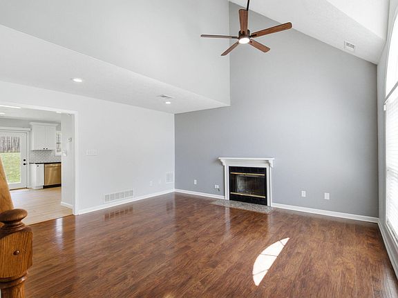 3rd image of 124 Hemingway Pl