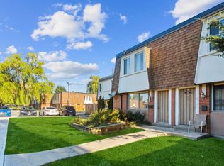 1560 Bloor St, Mississauga, ON L4X 1R8