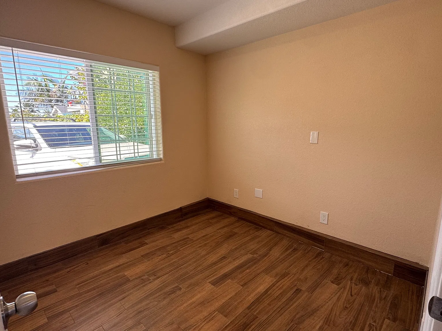 2 bed, 400 sqft, $2,500 — Photo 4