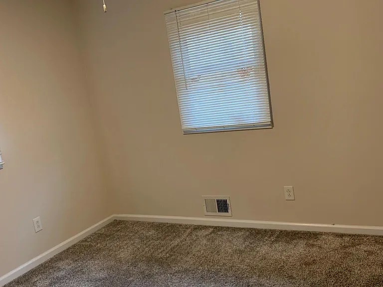 404 Chandler Rd — Photo 11