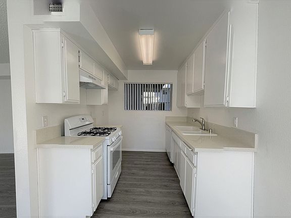 5th image of 10926 Huston St APT 107
