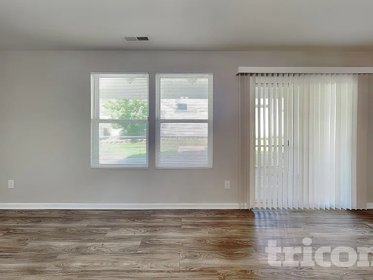 1705 Sawtooth Ct — Photo 3