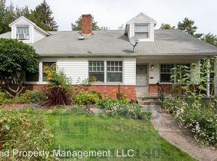 3941-3945 SW Marigold St, Portland, OR 97219