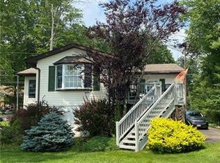 7542 Lake Shore Dr, Pocono Lake, PA