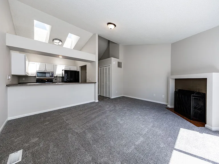 4571 Lamplighter Cir — Photo 3