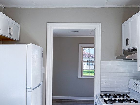 5th image of 1024 Eastview Dr