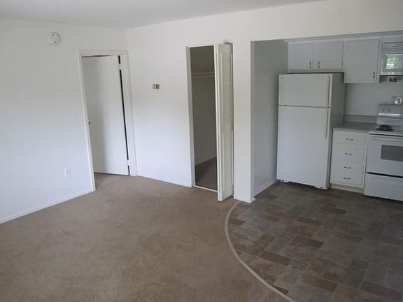 4th image of 315 S Delsea Dr #G
