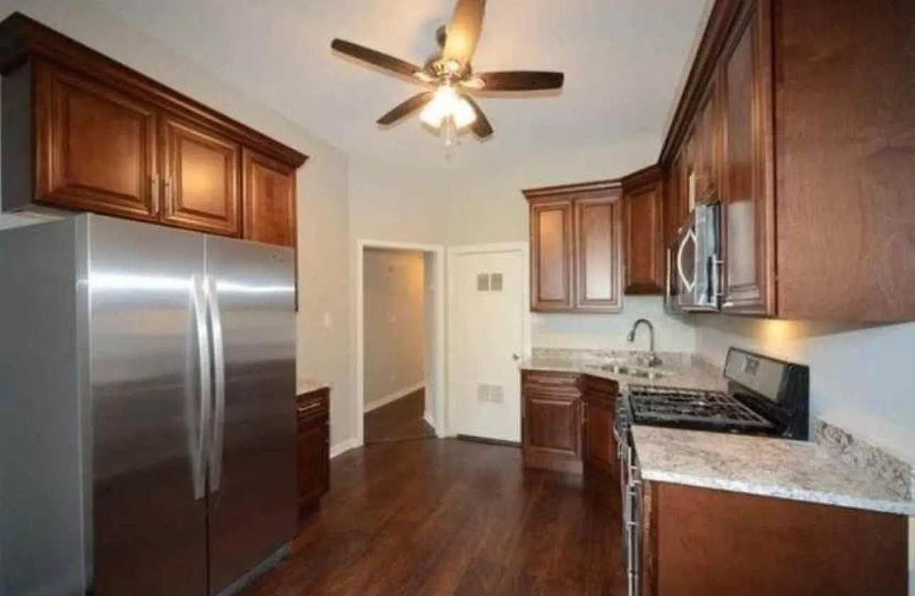 4 bed, 1.5 bath, 1500 sqft, $2,000 — Photo 4