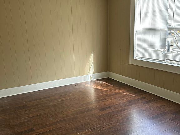 4th image of 402 W Jefferson Ave