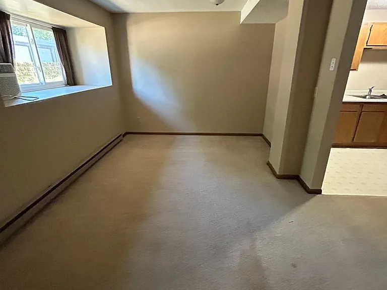 442 Belgrade Ave — Photo 5