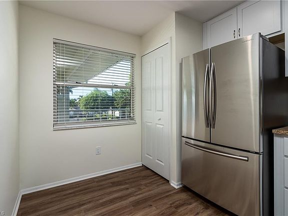 4th image of 905 SW 48th Ter APT 202
