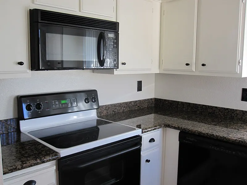 2 bed, 835 sqft, $2,975 — Photo 3