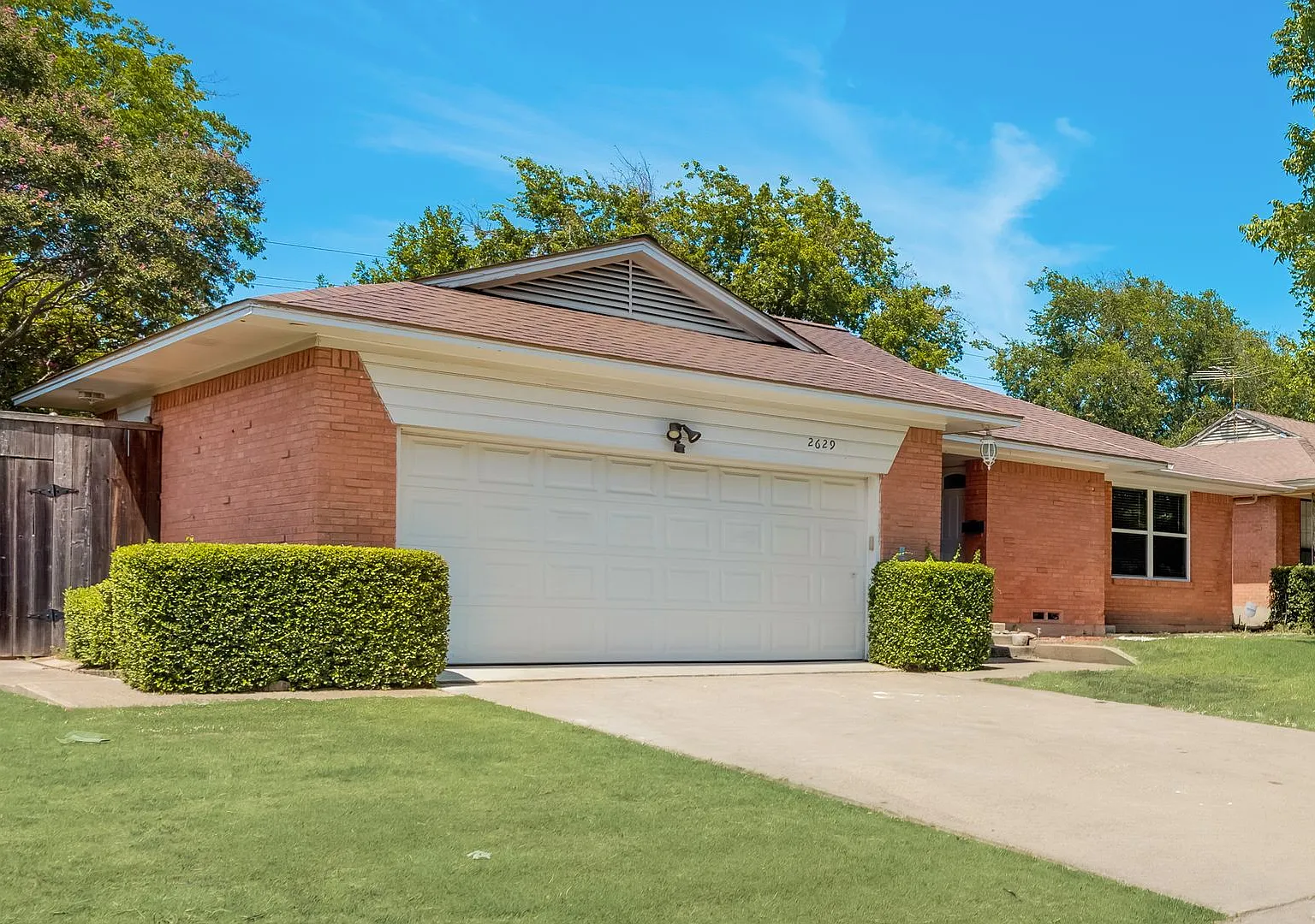 Adorable Updated Home! Move In Ready! — Photo 2