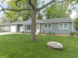 1170 Summer St, Roseville, MN 55113