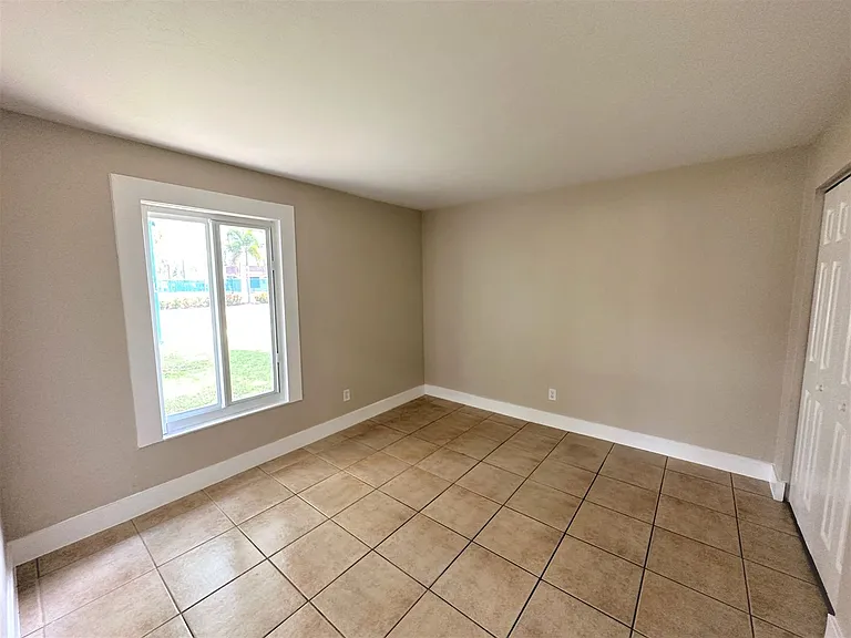 Avalon Apartments — Photo 21