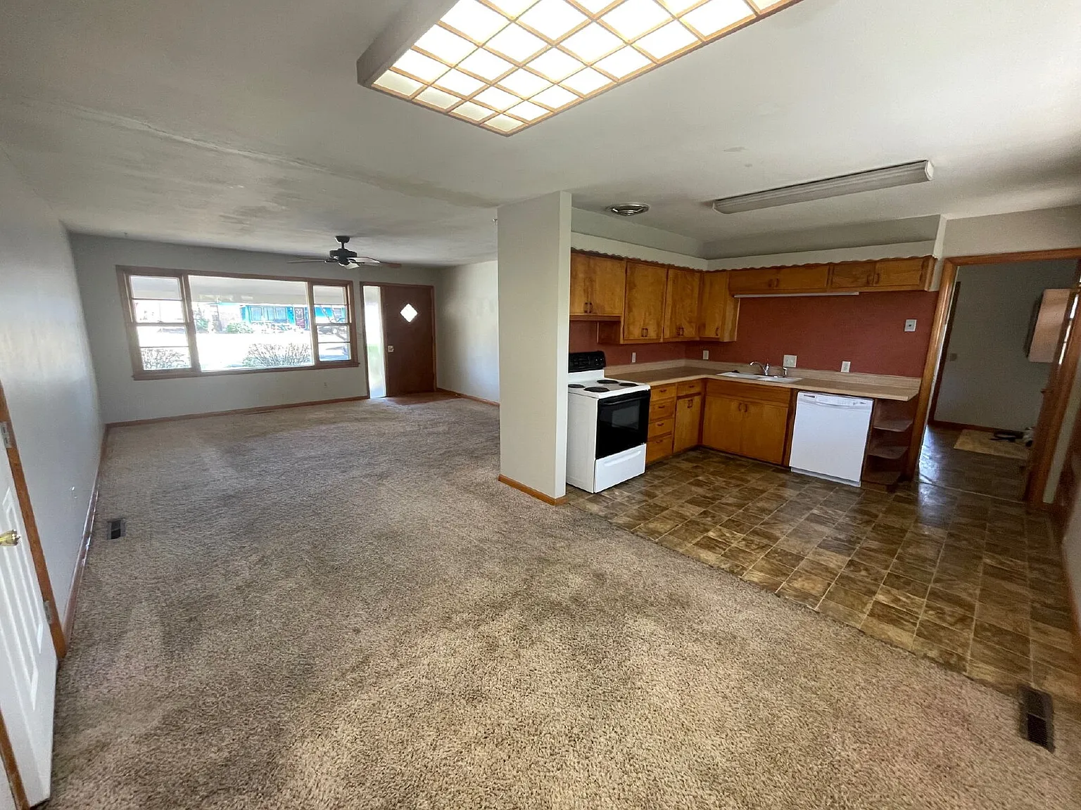 3 bed, 1.5 bath, 1247 sqft, $1,295 — Photo 4