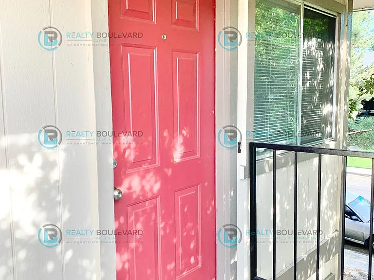 231 1st St — Photo 2