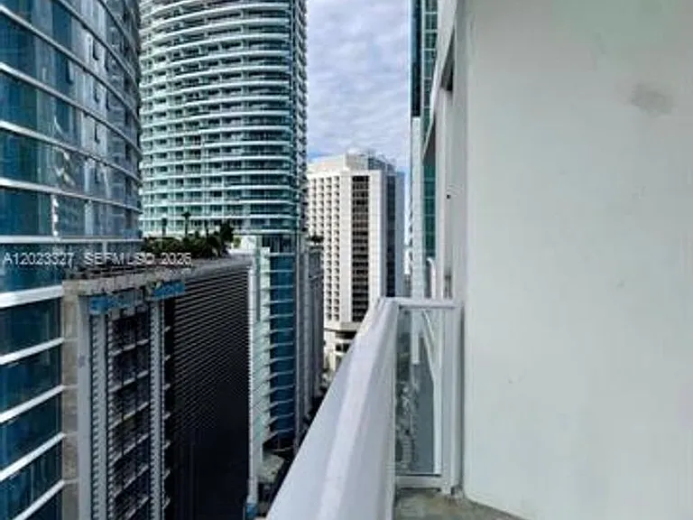 300 S Biscayne Blvd #T-1404 — Photo 5