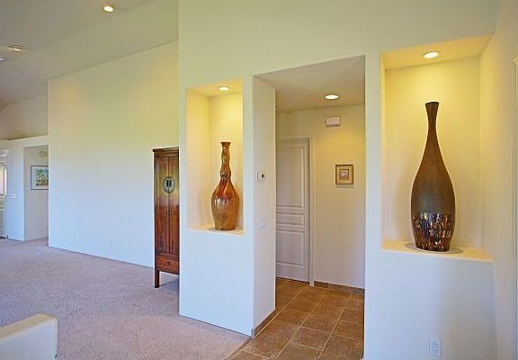 Foyer to  Guest rooms