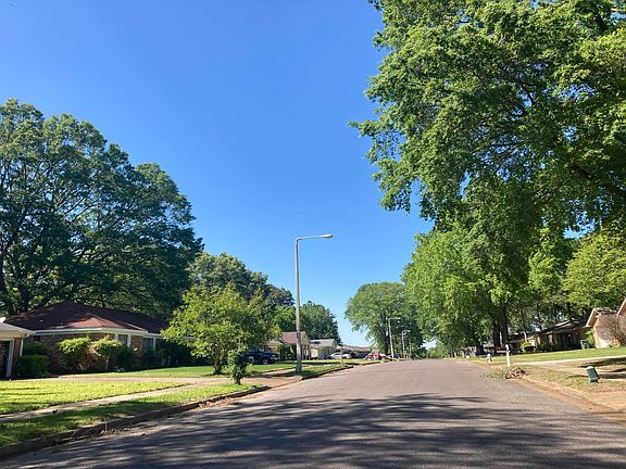 4th image of 3294 Fox Chase Dr