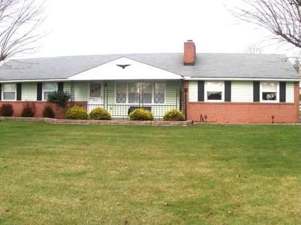 2421 New Holland Pike, Lancaster, PA 17601