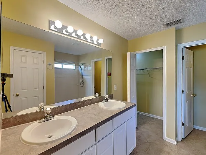 801 Mackenzie Cir — Photo 8