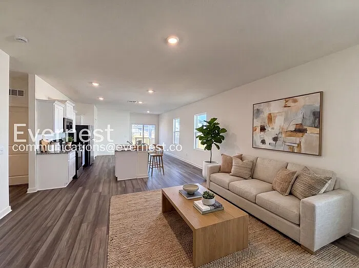 3 bed, 2.0 bath, 1412 sqft, $1,899 — Photo 2