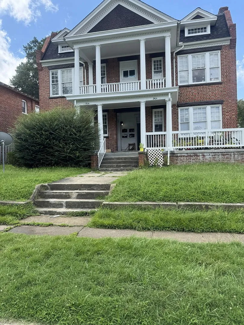2422 Barton Ave — Photo 1