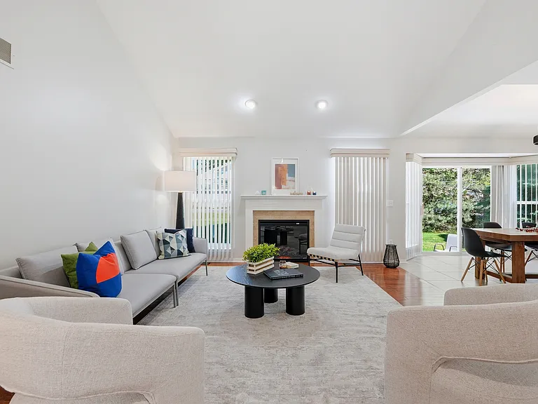 4421 Honeysuckle Dr — Photo 6