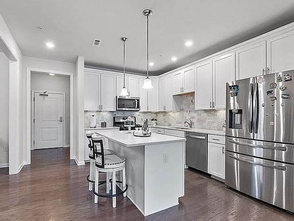 5th image of 120 University Ave #2310