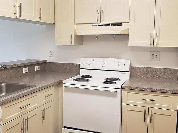 3rd image of 9907 Nob Hill Ln #9907