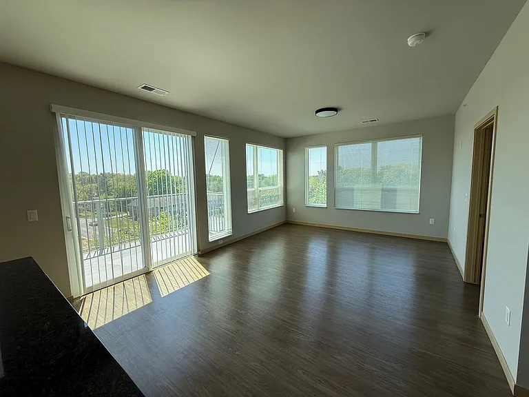 Mira Apartments — Photo 51