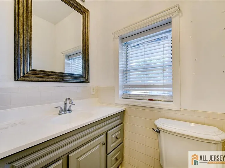 37 E Somerset St #1 — Photo 7