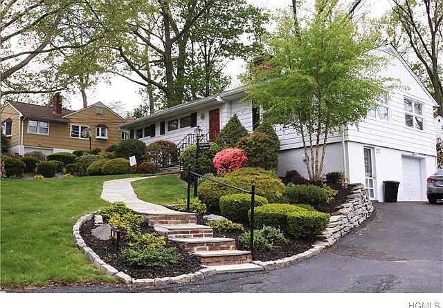 1st image of 34 Fernwood Dr