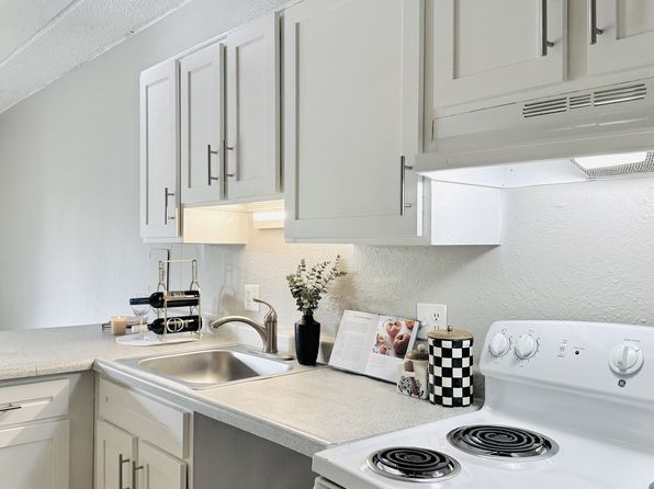 1661 Geneva St APT 15