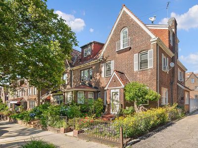 3451 75th St, Flushing, NY, 11372