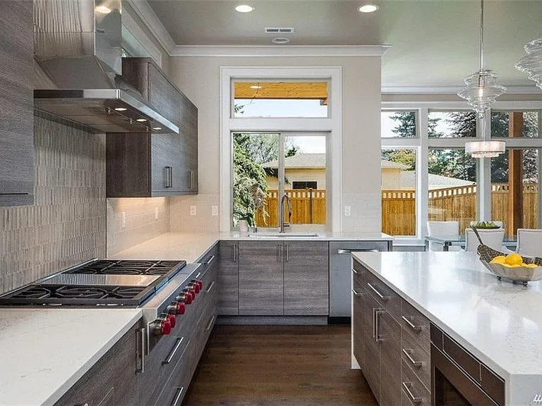 10207 NE 21st Pl — Photo 18