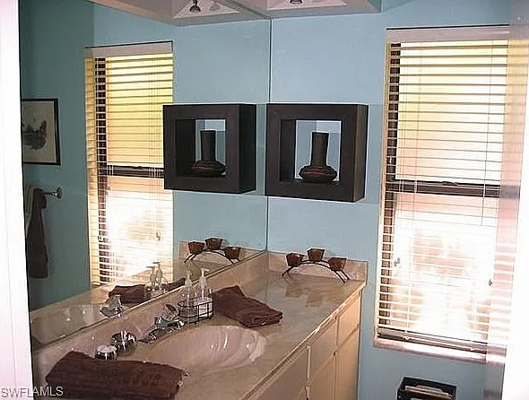 3 bed, 2.0 bath, 1800 sqft, $10,000 — Photo 4