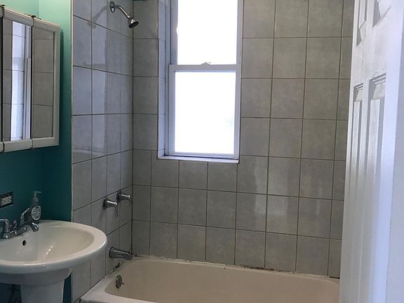 5th image of 3321 W Belmont Ave #2