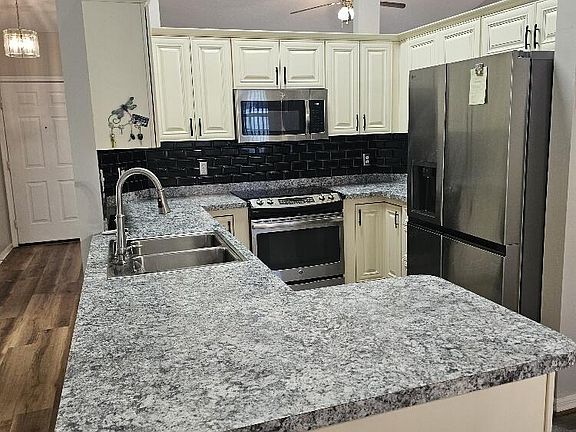 5th image of 1120 Fairfield Lane