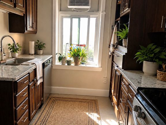 4th image of 3900 Rose Hill Ave #1100
