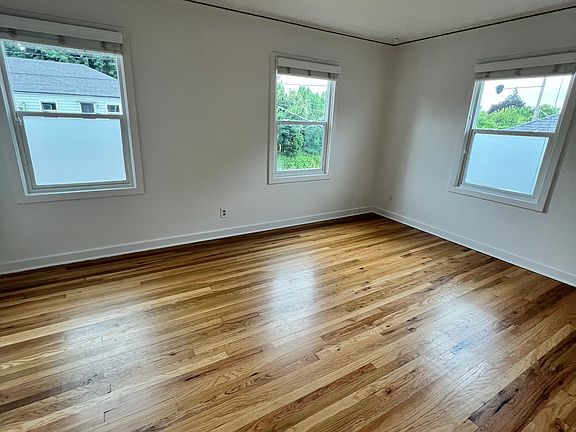 Primary bedroom (upstairs)