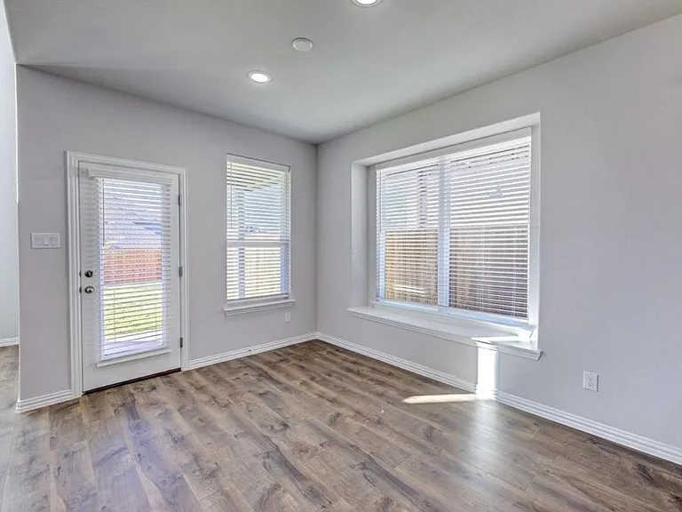 1012 Rosebay Dr — Photo 10