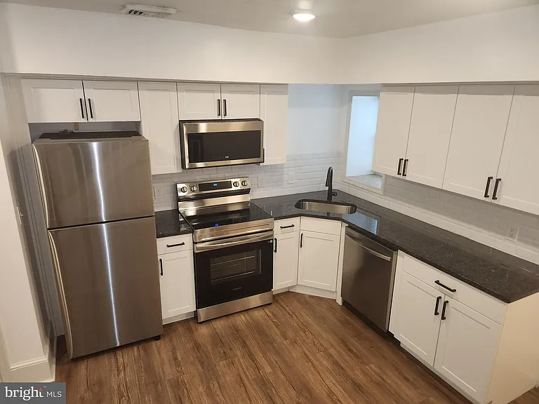 3856 Terrace St — Photo 15