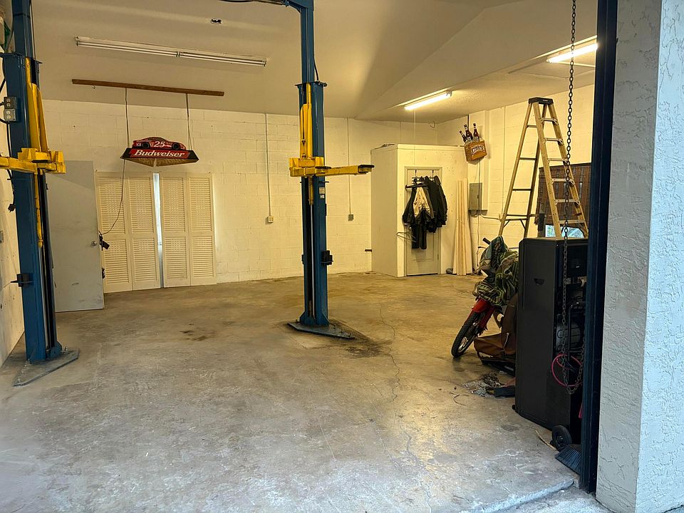2nd image of 3127 Carol Avenue