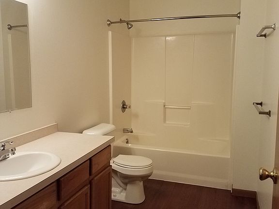 5th image of 223 Tanglewood Dr APT C