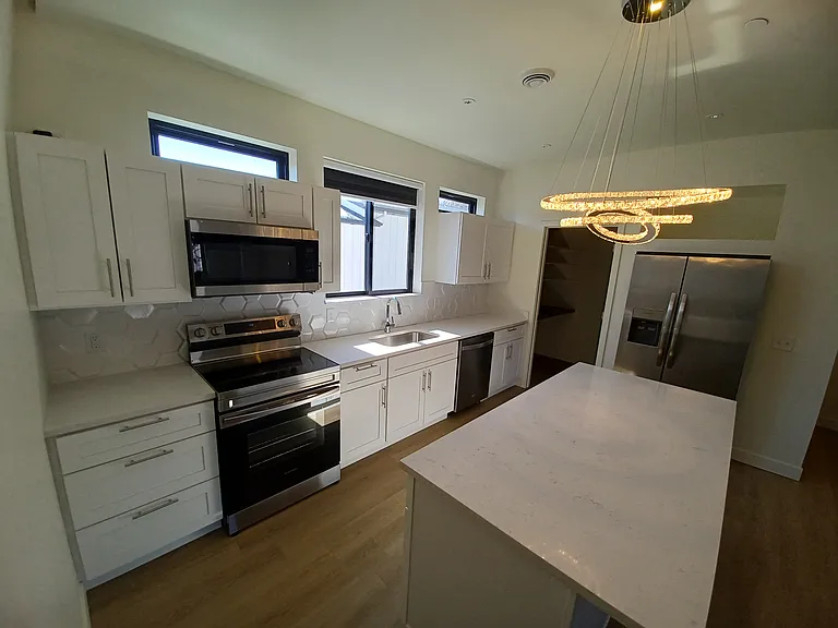 Theodora Rowhomes — Photo 32