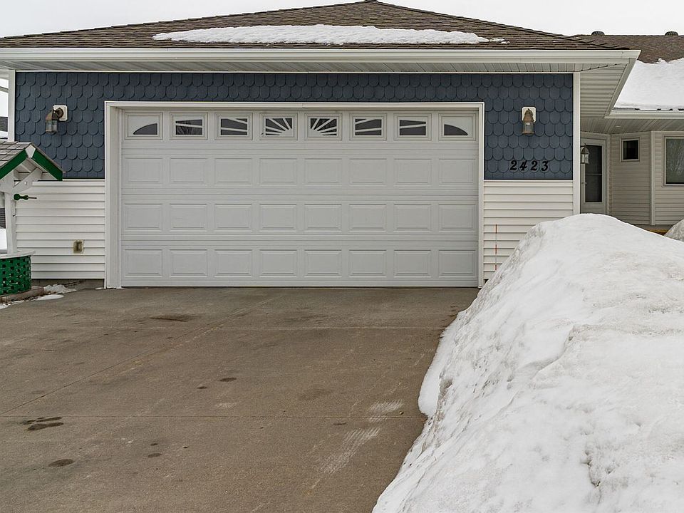 1st image of 2423 Pembrooke Dr