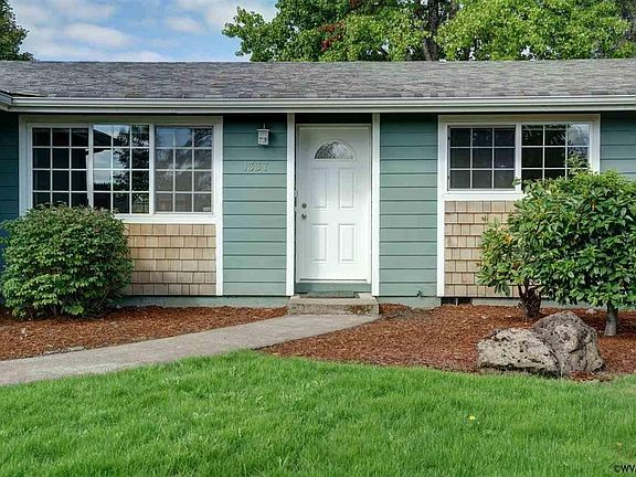 2nd image of 1337 Palace Dr NE