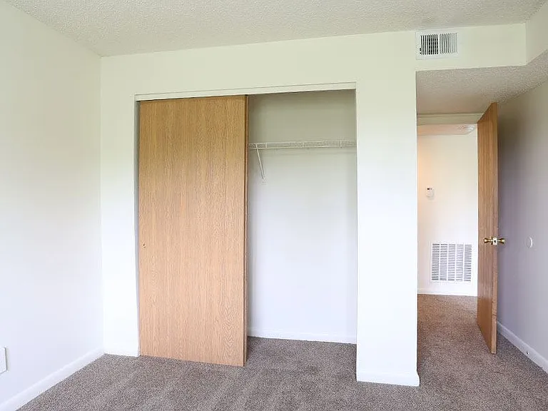 SYCAMORE CREEK APARTMENTS — Photo 14